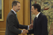 El Rey y Pedro Sánchez, este martes en el palacio de la Zarzuela.-EFE / BALLESTEROS