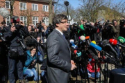 Puigdemont se dirige a los medios tras salir de la cárcel de Neumünster.-EFE / FOCKE STRANGMANN