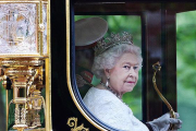 Isabel II de Inglaterra celebra 65 años de reinado.-