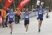 Javier Andrés, Roberto Vicario y David García Azofra cruzaron la línea de meta cogidos de la mano.-SANTI OTERO