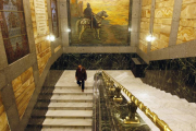 La escalinata que da acceso a la alcaldía y al salón de Pleno del Ayuntamiento.-RAÚL G. OCHOA