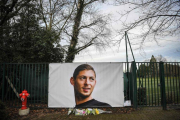 Flores para Sala en el campo de entrenamiento del FC Nantes.-AFP