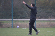 Andoni Iraola corrige a sus jugadores durante un entrenamiento. TWITTER / @CDMIRANDES