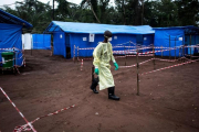 Unidad de cuarentena contra el ébola en Muma (República Democrática del Congo).-/ JOHN WESSELS