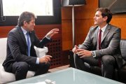 Javier Fernández y Albert Rivera, en la reunión que han mantenido este viernes en Oviedo.-J. L. CEREJIDO