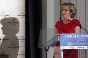 La presidenta del PP madrileño y candidata a la alcaldía de la capital, Esperanza Aguirre, este lunes en un desayuno informativo.-Foto: JUAN MANUEL PRATS