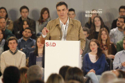 El secretario general del PSOE, Pedro Sánchez, durante su intervención en la clausura hoy de una conferencia sobre el mundo rural y los pequeños municipios en Puebla de Sanabria.-Foto: EFE