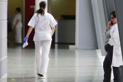 Personal sanitario en el hospital Santiago Apóstol de Miranda de Ebro. / RAÚL G. OCHOA