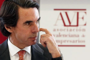 Aznar califica de 'incompleta' la ruta del gobierno para recuperar la economía.-