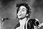 Prince interpreta "Purple Rain",  una canción del género power ballad, que conjuga los estilos rock, pop y gospel.-