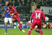 El defensa brasileño del Real Madrid, Marcelo Vieira (2i) marca el 0-2 durante el partido ante el Shalke 04 de ida de octavos de final de la Liga de Campeones contra el Schalke 04 .-EFE