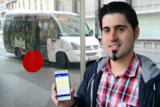Javier Delgado ha diseñado una aplicación para móviles sobre las rutas de autobuses de Soria.-ÁLVARO MARTÍNEZ