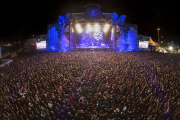 Una impresionante multitud arropó a Amaral durante el concierto que dio en el escenario Ribera del Duero.-Sonorama-Diego Santamaría