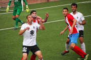 Diego Cervero se dispone a recibir un balón de espaldas a portería.-LINO VIELSA