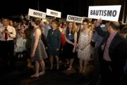 Bautismo de testigos de Jehová en Gante (Bélgica).-BELGA PHOTO / NICOLAS MAETERLINCK