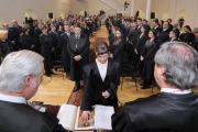 El Palacio de Justicia acogió ayer por la tarde la toma de posesión de 19 nuevos abogados.-Israel L. Murillo