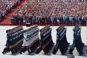 Imagen del espectacular desfile militar en Pekín, este jueves.-AFP/GREG BAKER