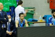 Joan Peñarroya durante el partido ante el GBC en el Coliseum. SANTI OTERO