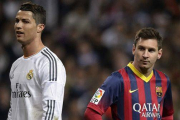 Cristiano Ronaldo y Leo Messi, en el Bernabéu, el pasado 23 de marzo, en el último clásico liguero de la temporada 2013-2014.-Foto: AFP / DANI POZO