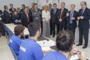 En la imagen, Herrera, durante su visita a la nueva instalación de Grupo Antolín.-SANTI OTERO
