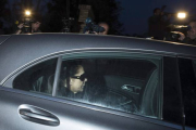 Isabel Pantoja, con gafas y rostro serio, a su llegada a la cárcel de Alcalá de Guadaira, este viernes.-AGENCIAS