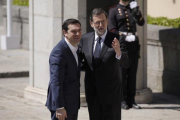 Mariano Rajoy recibe el primer ministro de Grecia, Alexis Tsipras, en el Palacio del Pardo de Madrid.-JOSE LUIS ROCA