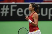 Garbiñe Muguruza reacciona tras ganar el primer punto en Ostrava.-MICHAL CIZEK