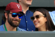 Una imagen de archivo de Bradley Cooper e Irina Shayk, en el torneo de Wimbledon, en julio del 2016.-JOHN WALTON