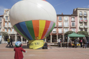 Concentración por el cierre de Garoña ayer en la Plaza Mayor de Burgos.-SANTI OTERO
