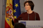 Soraya Saenz de Santamaria comparece despues del pleno del Parlament-/ JOSE LUIS ROCA