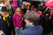 Puigdemont saluda en Waterloo a los participantes de la marcha de la ANC.-