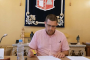 El diputado provincial del PSOE, Javier Lezcano, considera irregular el reparto de mascarillas. D.S.M.