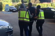 Los amenazaba con incendiar sus negocios, asesinarles a ellos o a sus familias o secuestrar y violar a sus hijas si no accedían a ingresar dinero en su cuenta.-POLICIA NACIONAL