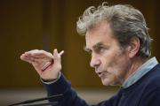 El director del Centro de Coordinación de Alertas y Emergencias Sanitarias, Fernando Simón, comparece en rueda de prensa para dar cuenta de los últimos datos de la pandemia de coronavirus en España en el Ministerio de Sanidad / © Alberto R. Roldán (POOL)