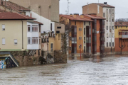 Estado en que se encontraba ayer el Ebro a su paso por Miranda de Ebro-S. O.