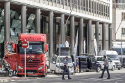Ureta Motor expuso sus vehículos comerciales frente a la sede central de Ibercaja.-SANTI OTERO