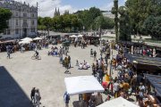 Los burgaleses disfrutan de una tarde en las barracas. TOMÁS ALONSO