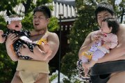 Existe una tradición japonesa que pretende provocar el llanto del niño para ahuyentar malos espíritus.-EFE