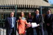 Los diputados del PP Rafael Hernando, José Antonio Bermúdez de Castro, Arturo García-Tizón y Alicia Sánchez-Camacho y la parlamentaria de Ciudadanos Patricia Reyes (en el centro), con el recurso ante el Tribunal Constitucional.-JUAN MANUEL PRATS