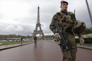El despliegue adicional de 1.600 policías ha sido ostensible en Francia tras las matanzas de París y de Niza.-REUTERS / PHILIPPE WOJAZER