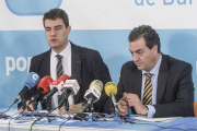 El presidente de la Comisión de Investigación del Hospital de Burgos y procurador popular por Salamanca, Salvador Cruz (D), y el procurador del Partido Popular por Burgos, Ángel Ibáñez (I).-ICAL