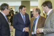 Baudilio Fernández-Mardomingo, el consejero de Sanidad, el presidente del comité organizador, Antonio Rodríguez Salazar, y el aldalde de Burgos antes de la inauguración del encuentro.-SANTI OTERO