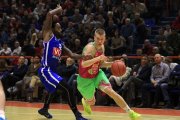 Ognjen Jaramaz en plena acción con la camiseta del KK Mega Bemax, en el que coincidió con Cancar-Mega Leks