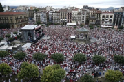 Miles de pamploneses llenan la plaza del Castillo de Pamplona para expresar nuevamente su rechazo a las agresiones sexuales ocurridas en los Sanfermines.-