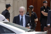 El expresidente de Bankia Rodrigo Rato sale del juicio por el caso de las tarjetas 'black'.-JOSÉ LUIS ROCA