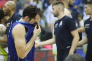 Benite llora sobre la pista tras la derrota frente al Fuenlabrada. SANTI OTERO