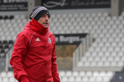 Calero, bien abrigado en el último entrenamiento antes del partido. BCF