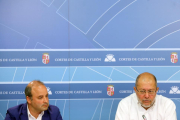 El portavoz adjunto de Ciudadanos en las Cortes de Castilla y León, David Castaño, junto al diputado nacional Francisco Igea (D), ofrecen una rueda de prensa sobre las Unidades de Gestión Clínica.-ICAL