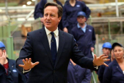 Cameron, durante una visita a una fábrica de té, el pasado martes, en Stockton on Tees.-Foto: SCOTT HEPPELL / AP