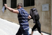La educadora, a la salida de los juzgados de Tarragona.-ROGER SEGURA / ACN